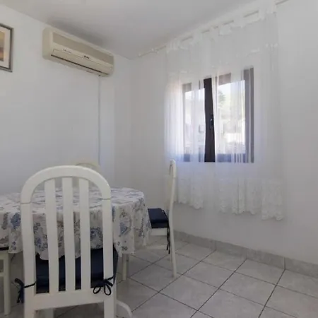 Apartments Jaksa * Vis