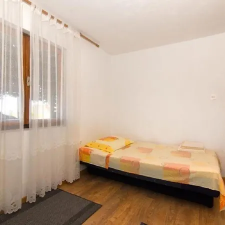 Apartments Jaksa Apartment Vis