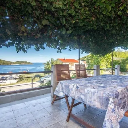Apartments Jaksa * Vis