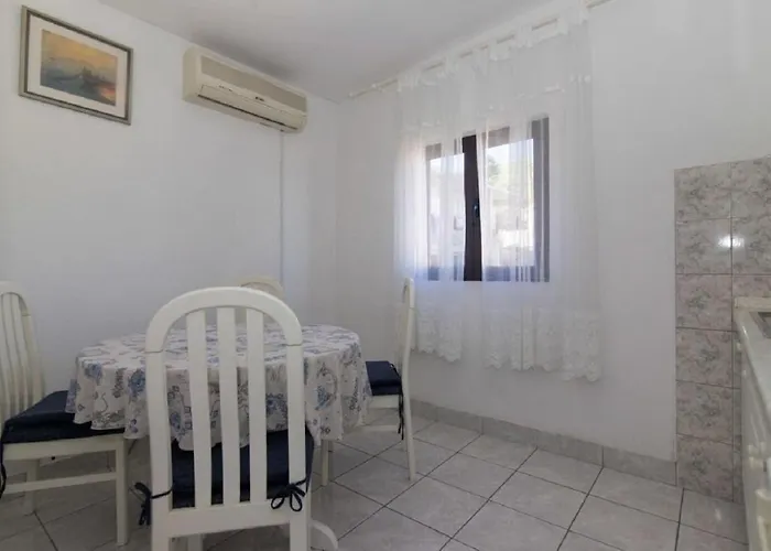 Apartments Jaksa * Vis