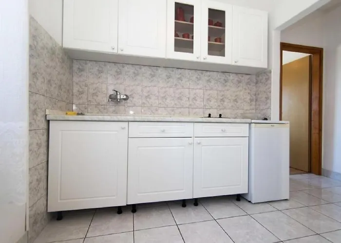 Apartments Jaksa Vis