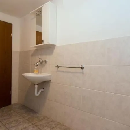 Apartments Jaksa Apartman Vis