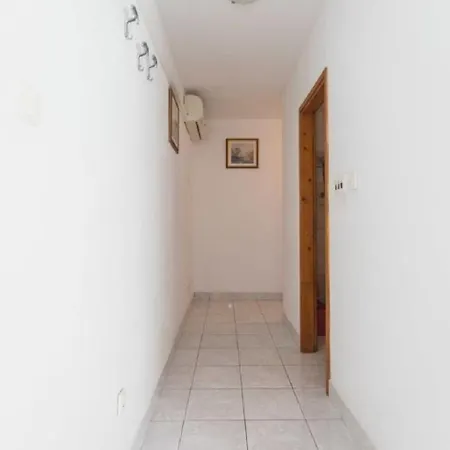 Apartman Apartments Jaksa Vis