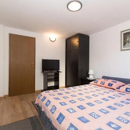 Apartments Jaksa Apartman Vis